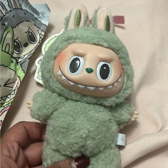 Labubu - Picture 1 of 2